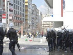 Kızılay eylemleri esnafı mağdur ediyor