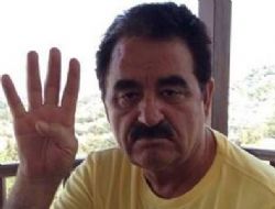 İbrahim Tatlıses  R4BİA  işareti yaptı