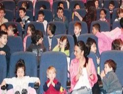 Heyelan mağduru çocuklara film morali
