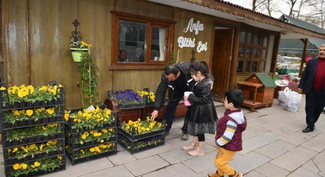 400 bin çiçek toprakla buluşacak