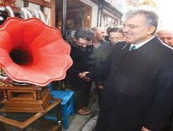 Gül den bir ilk
