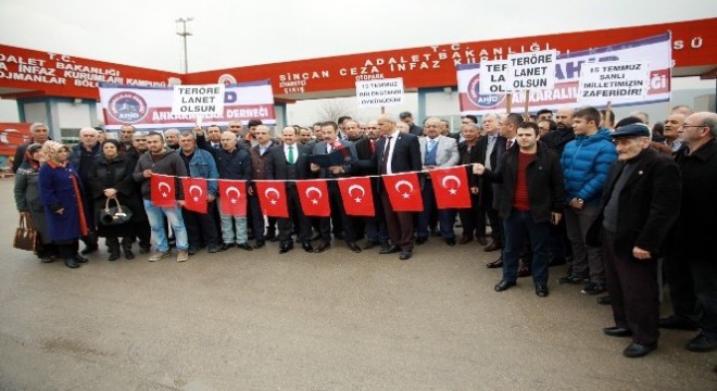 AHİD’den 15 Temmuz davalarının görüldüğü adliye önünde açıklama