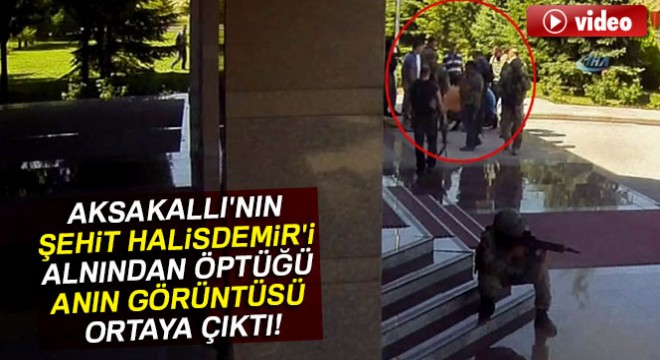 Aksakallı Halisdemir’i alnından böyle öptü