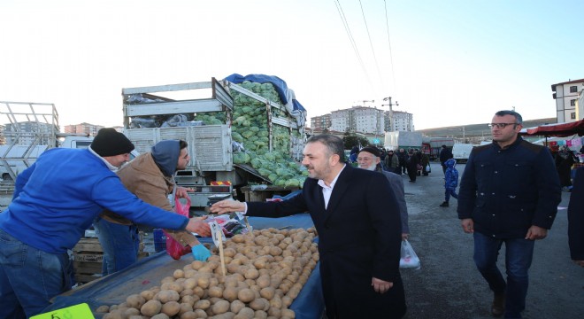 BAŞKAN ERCAN’DAN SEMT PAZARLARINA ZİYARET