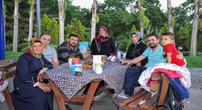 Başkent parkları iftar sofraları