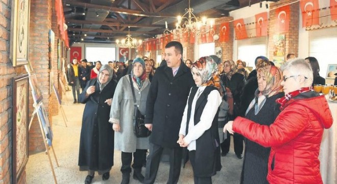 Depremzedelere destek sergisinde satış rekoru