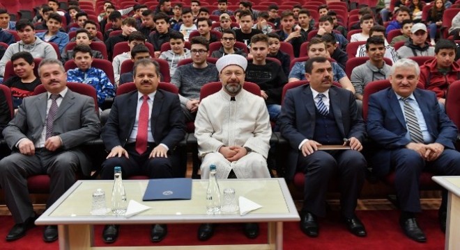 Diyanet İşleri Başkanı Erbaş, Avrupa’dan gelen gençlerle buluştu