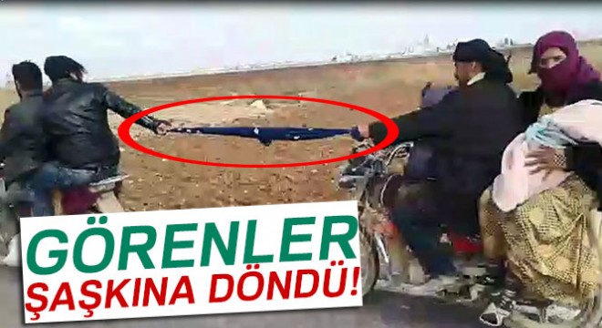 İki motosikletli eşarbı halat yapıp yol aldı