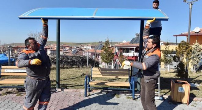 Mamak’ta park mobilyaları yenileniyor