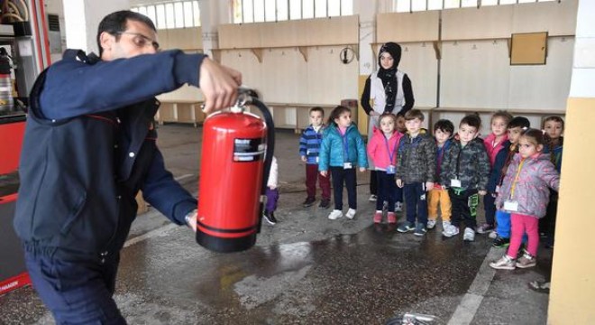 Miniklere ilk uyarı: Ateşten uzak durun büyüklerinize haber verin