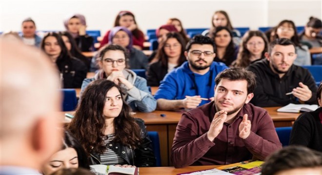 Öğrenciler üniversitelerine puan verdi