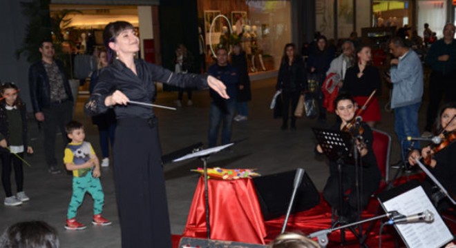 Orkestra şefi ziyaretçiler