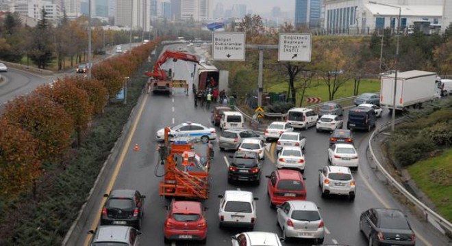 Sabah trafiğini ‘TIR’lattı