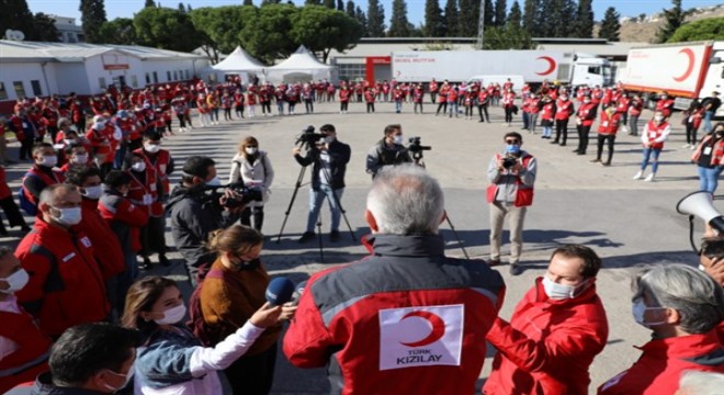 Türk Kızılay İzmir’in yaralarını sarmaya devam ediyor