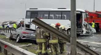 İstanbul’da Polis Servisi Kaza Yaptı: 1 Şehit, 16 Yaralı